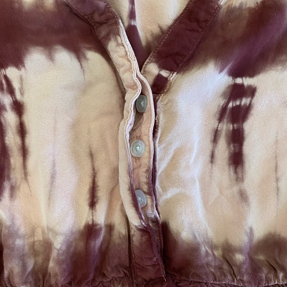 Torrid Top Women’s Sz 1 (14/16) Tie Dye Burgundy Baby Doll Shirt Elastic Waist - Picture 5 of 8